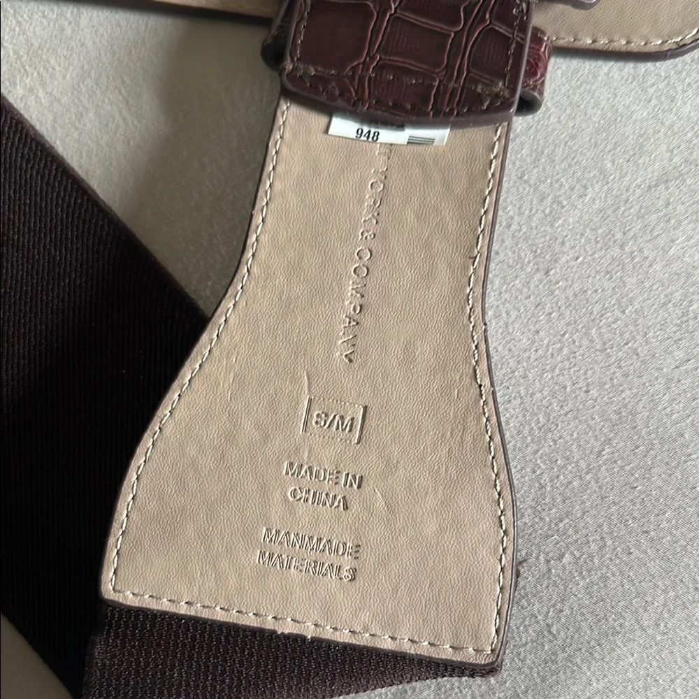 New York & Company Brown Crocodile Pattern Women’s Belt - Picture 2 of 3